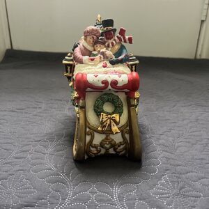 VTG Dickens Family Christmas Sled Wind Up Music Box Joy To The World Figurine